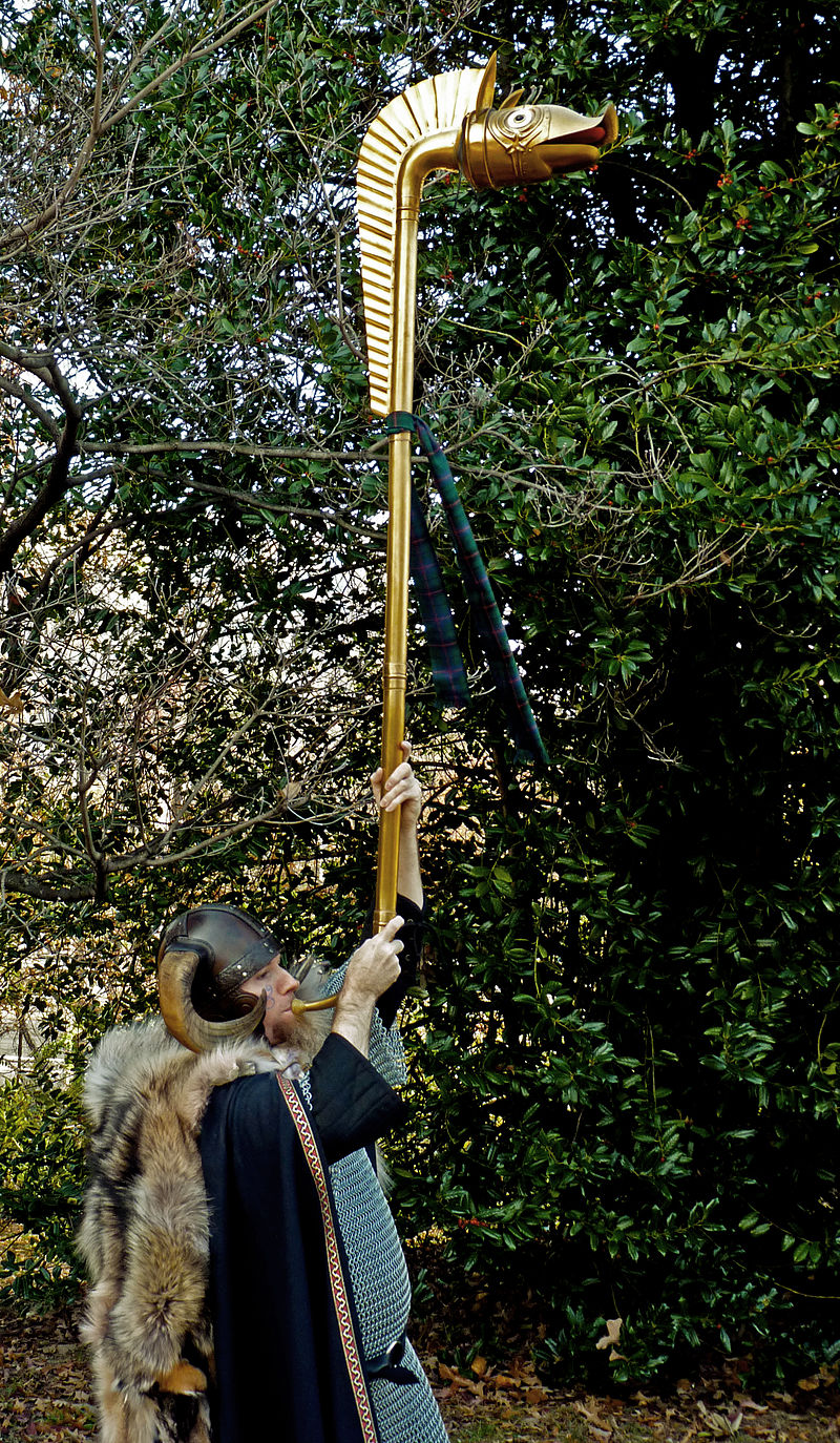 800px-Ancient_Celt_Playing_Carnyx_War_Trumpet